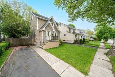 Home For Sale in Teaneck, New Jersey