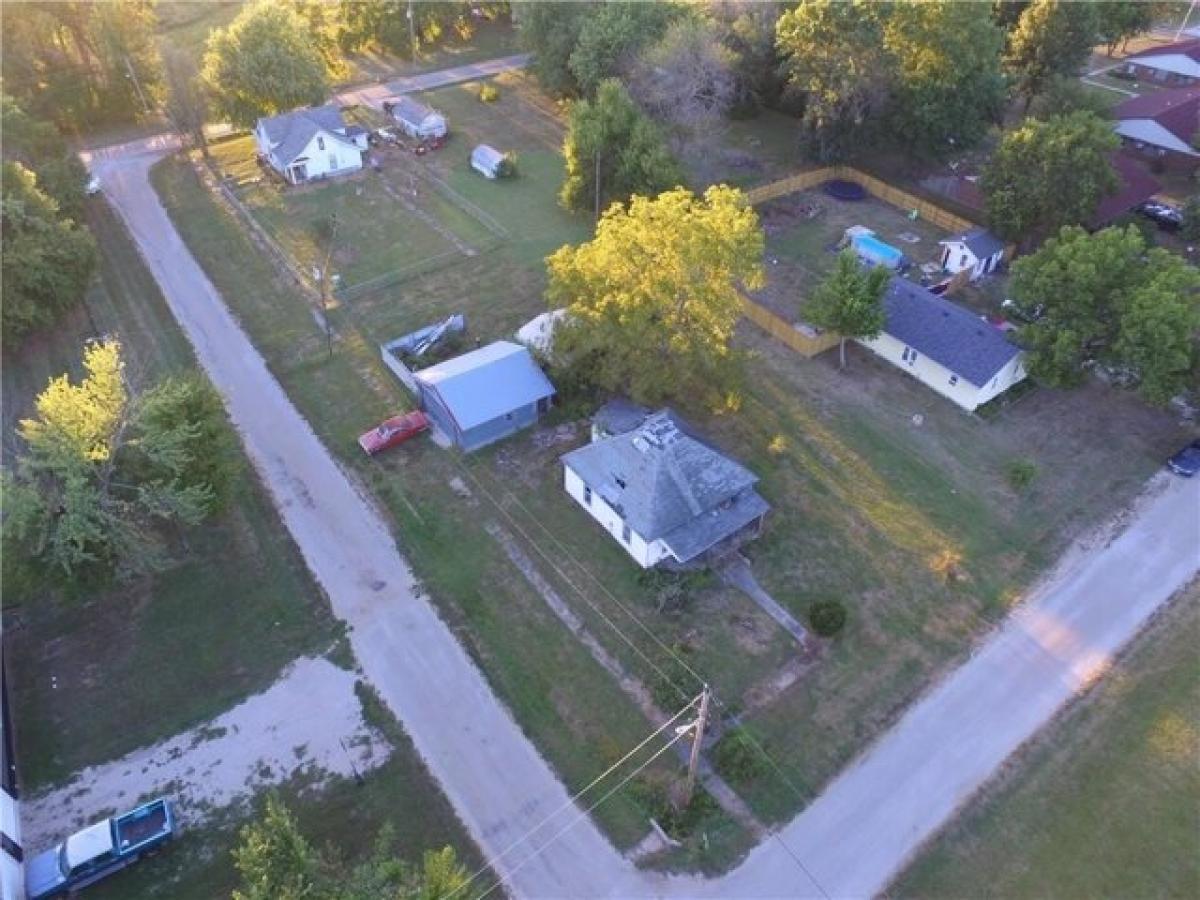 Picture of Home For Sale in Chilhowee, Missouri, United States