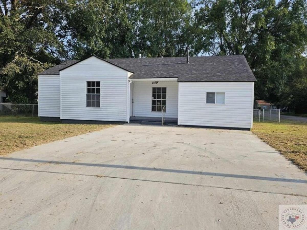 Picture of Home For Sale in Wake Village, Texas, United States