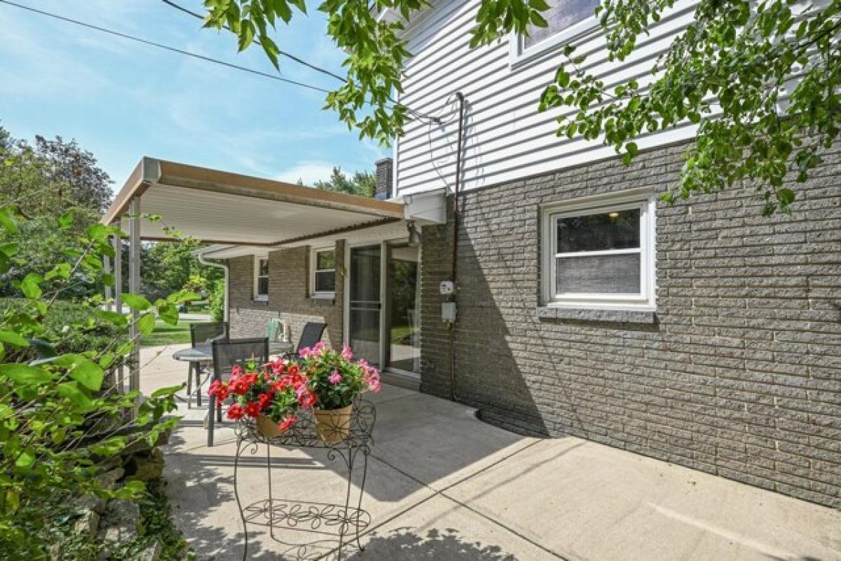 Picture of Home For Sale in Brookfield, Wisconsin, United States