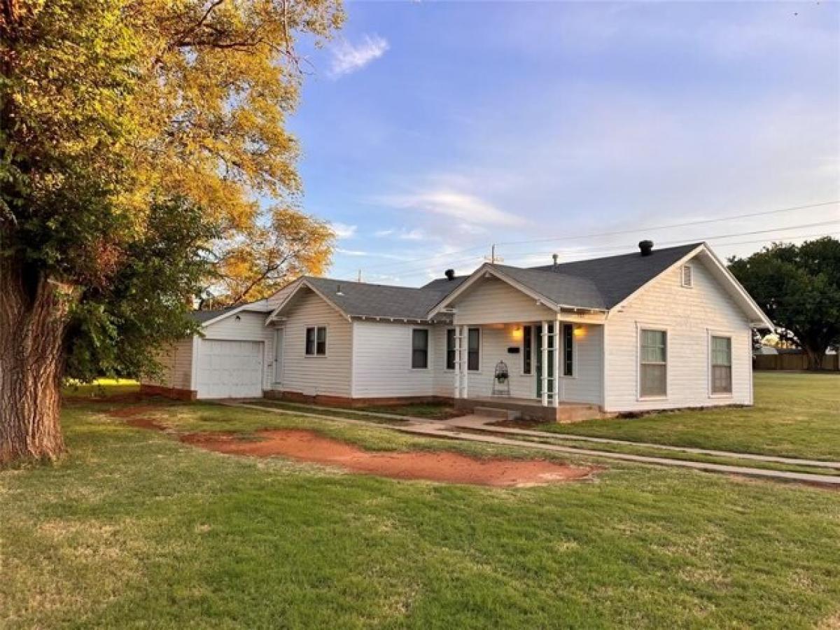 Picture of Home For Sale in Elk City, Oklahoma, United States