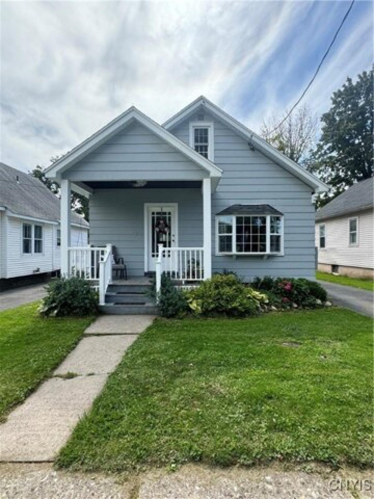 Picture of Home For Sale in Utica, New York, United States