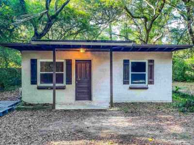 Home For Rent in Cantonment, Florida