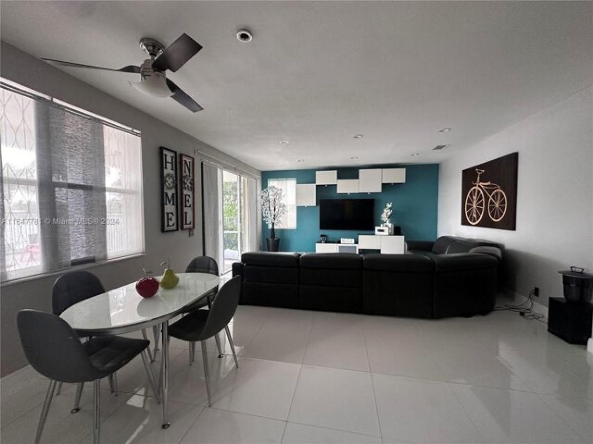 Picture of Home For Sale in Weston, Florida, United States