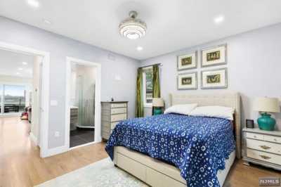 Home For Rent in Edgewater, New Jersey