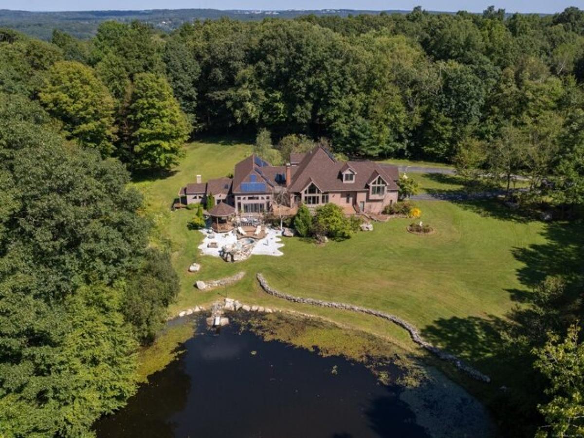 Picture of Home For Sale in Coventry, Connecticut, United States