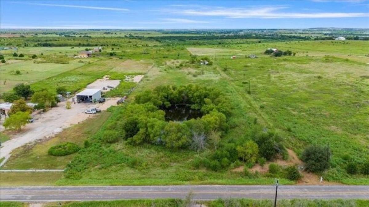 Picture of Residential Land For Sale in Creedmoor, Texas, United States