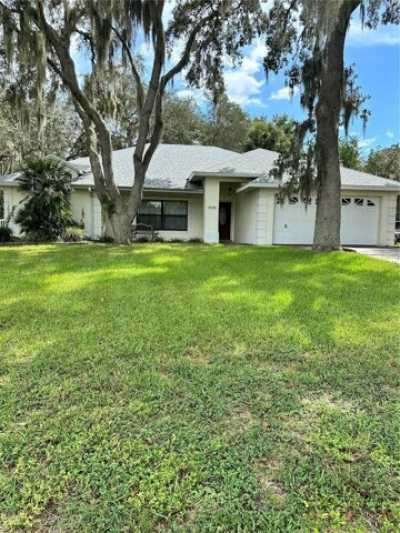 Home For Sale in Leesburg, Florida