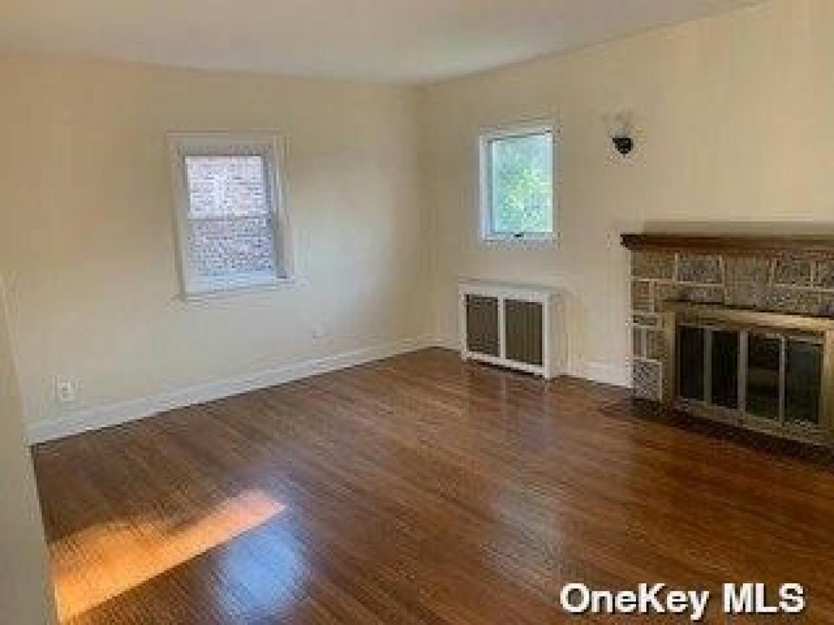 Picture of Home For Rent in Flushing, New York, United States