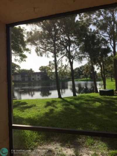 Home For Sale in Pembroke Pines, Florida