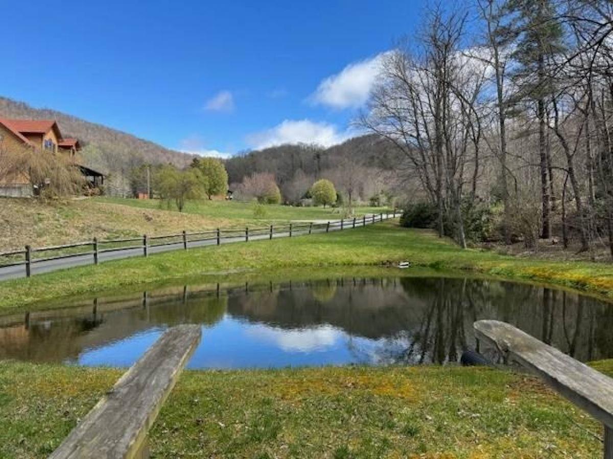 Picture of Home For Sale in Newland, North Carolina, United States