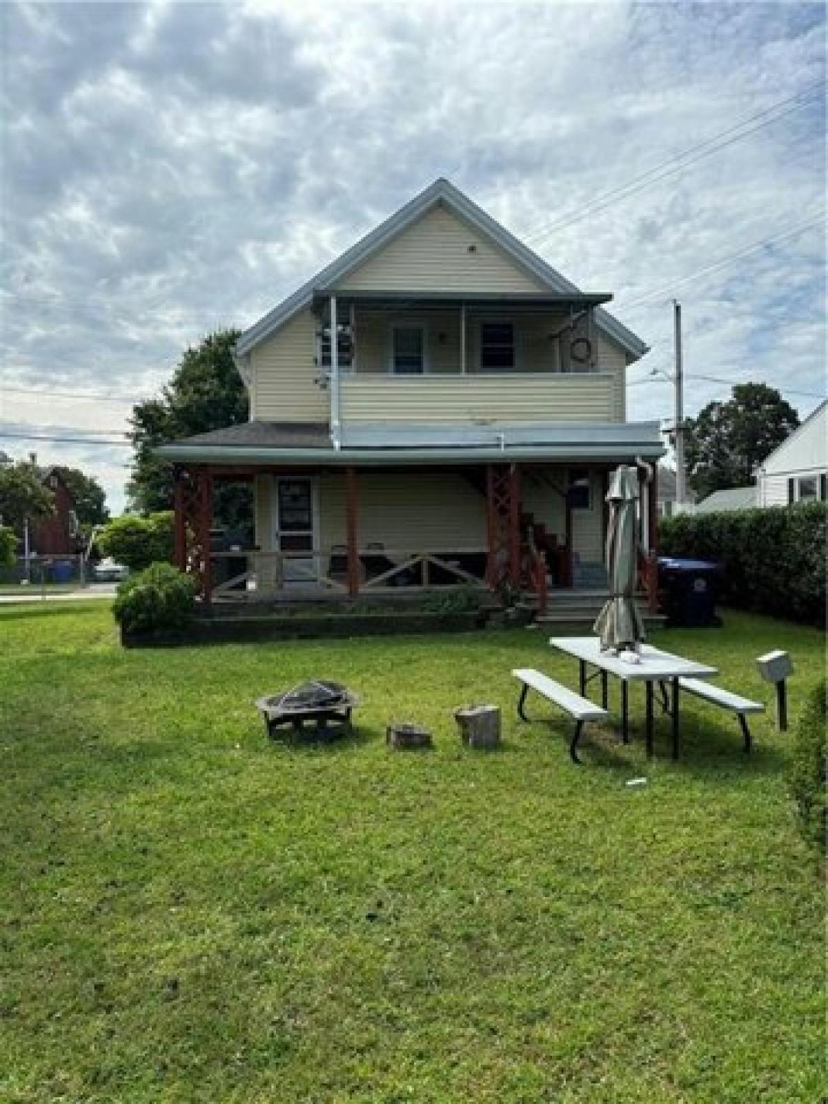 Picture of Home For Sale in East Providence, Rhode Island, United States