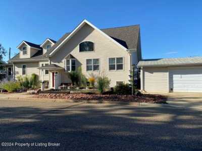 Home For Sale in New England, North Dakota