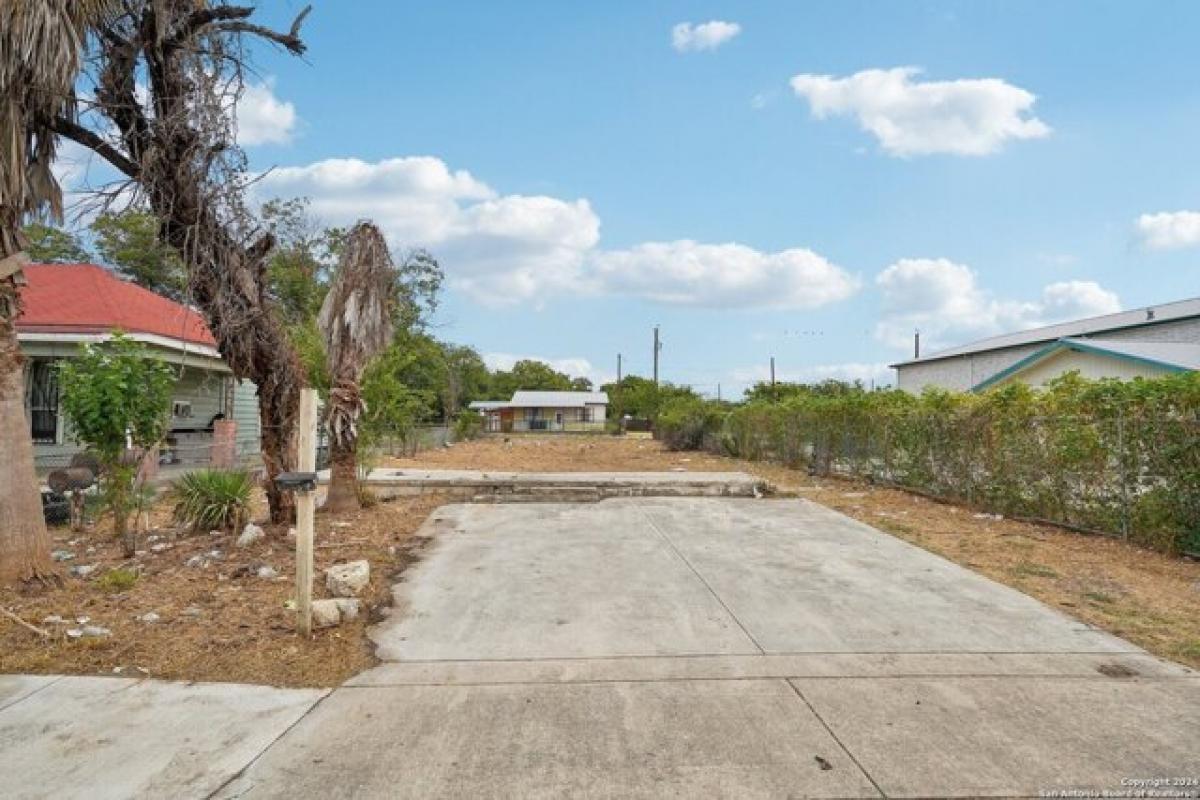 Picture of Residential Land For Sale in San Antonio, Texas, United States