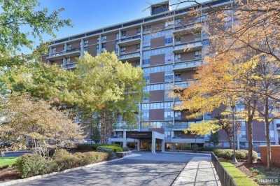 Home For Sale in Fort Lee, New Jersey