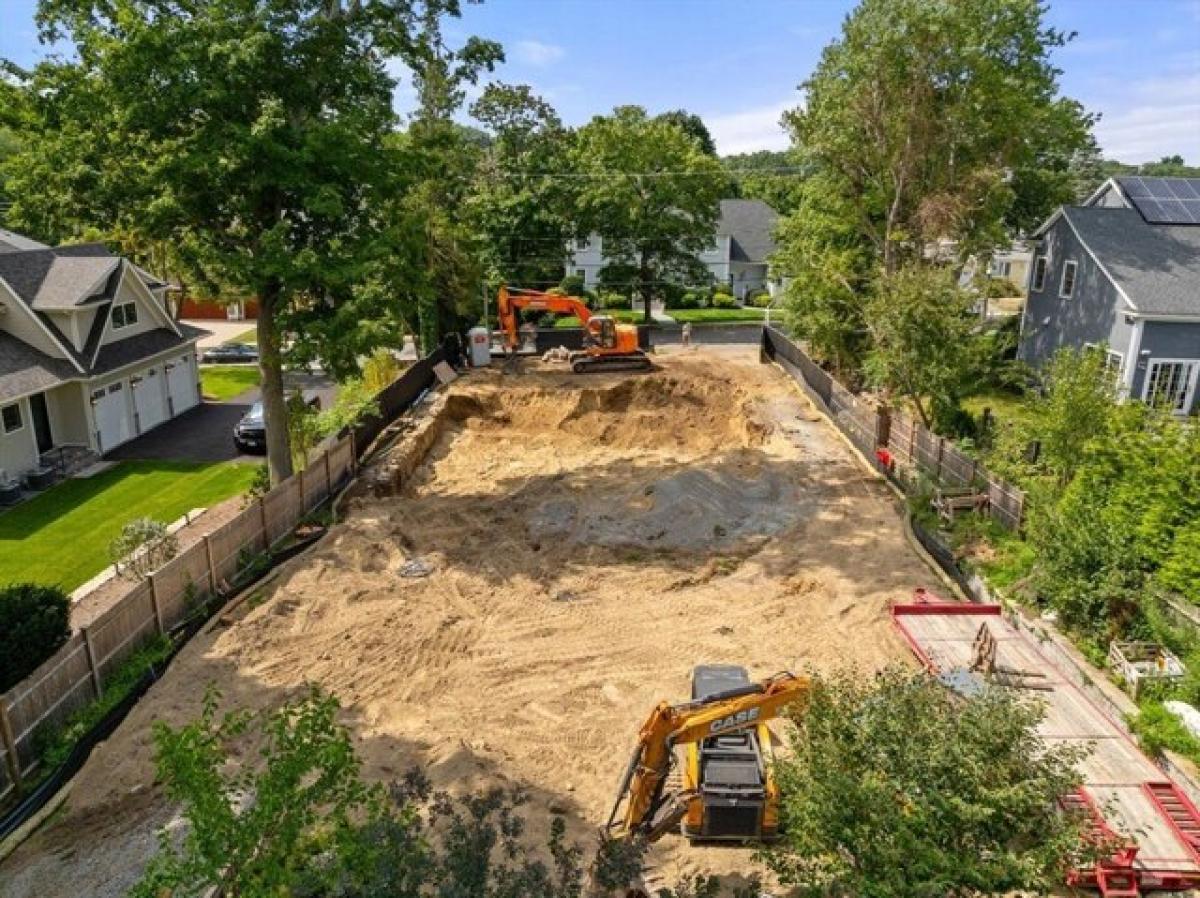 Picture of Home For Sale in Newton, Massachusetts, United States