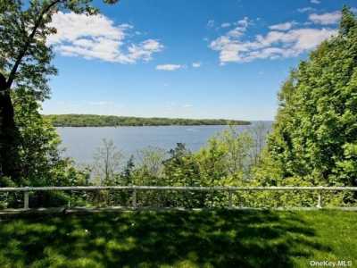 Apartment For Rent in Sea Cliff, New York