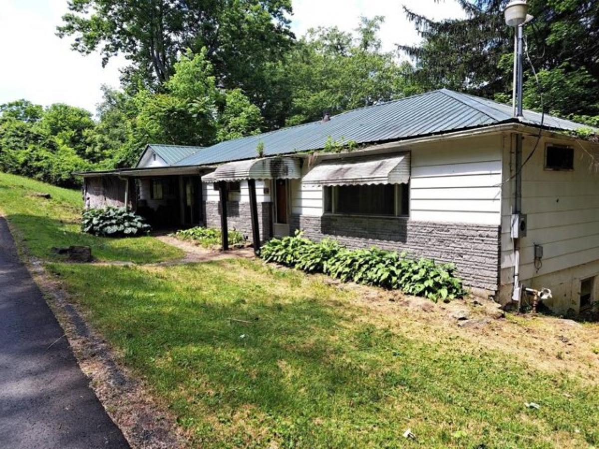 Picture of Home For Sale in Fairview, West Virginia, United States