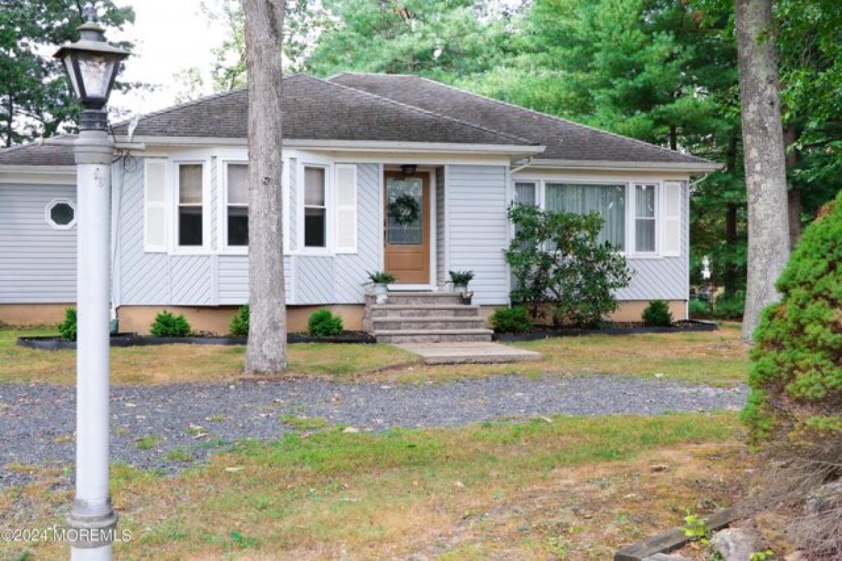 Picture of Home For Sale in Howell, New Jersey, United States