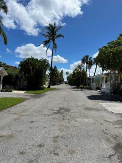 Home For Sale in Bradenton Beach, Florida