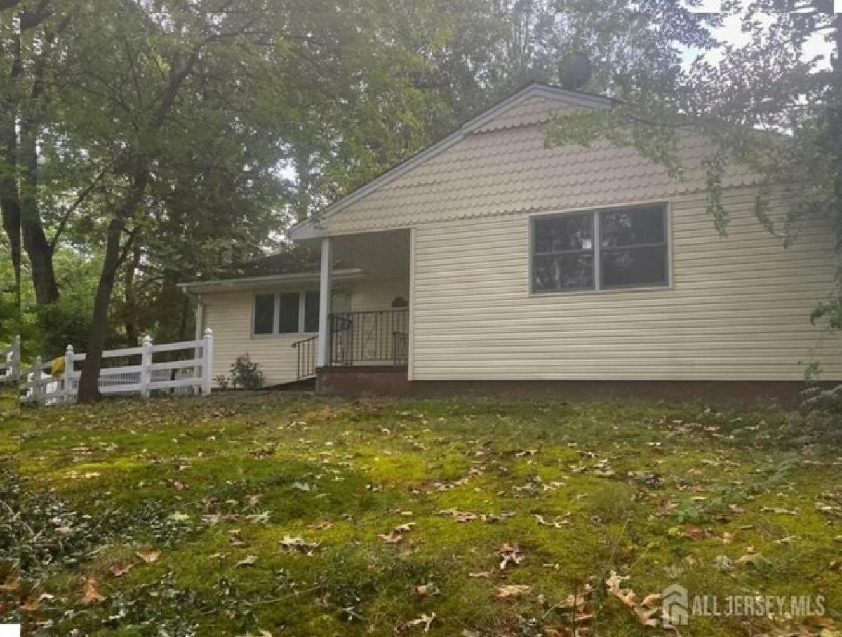 Picture of Home For Sale in East Brunswick, New Jersey, United States