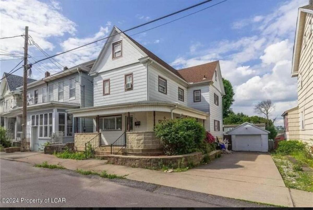 Picture of Home For Sale in Hazleton, Pennsylvania, United States