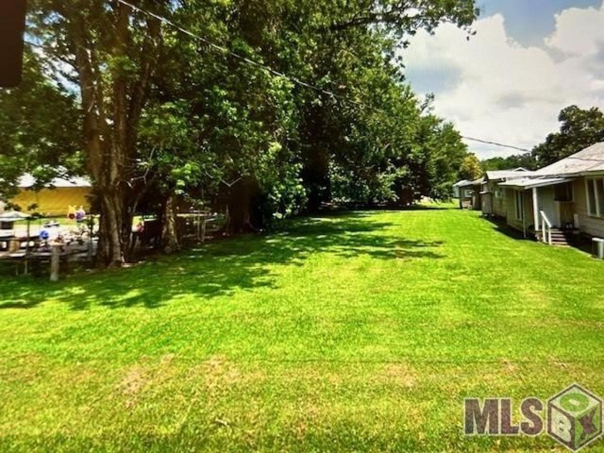 Picture of Residential Land For Sale in Gonzales, Louisiana, United States