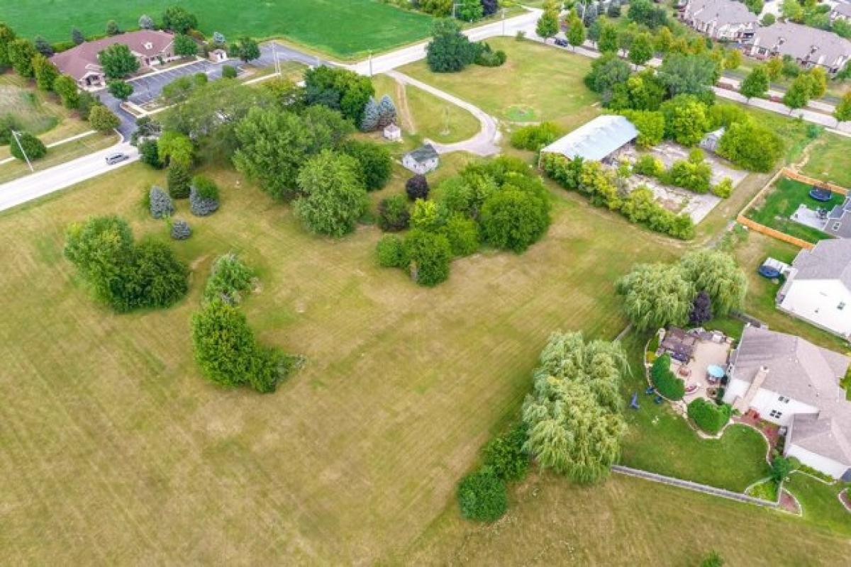 Picture of Residential Land For Sale in Oswego, Illinois, United States