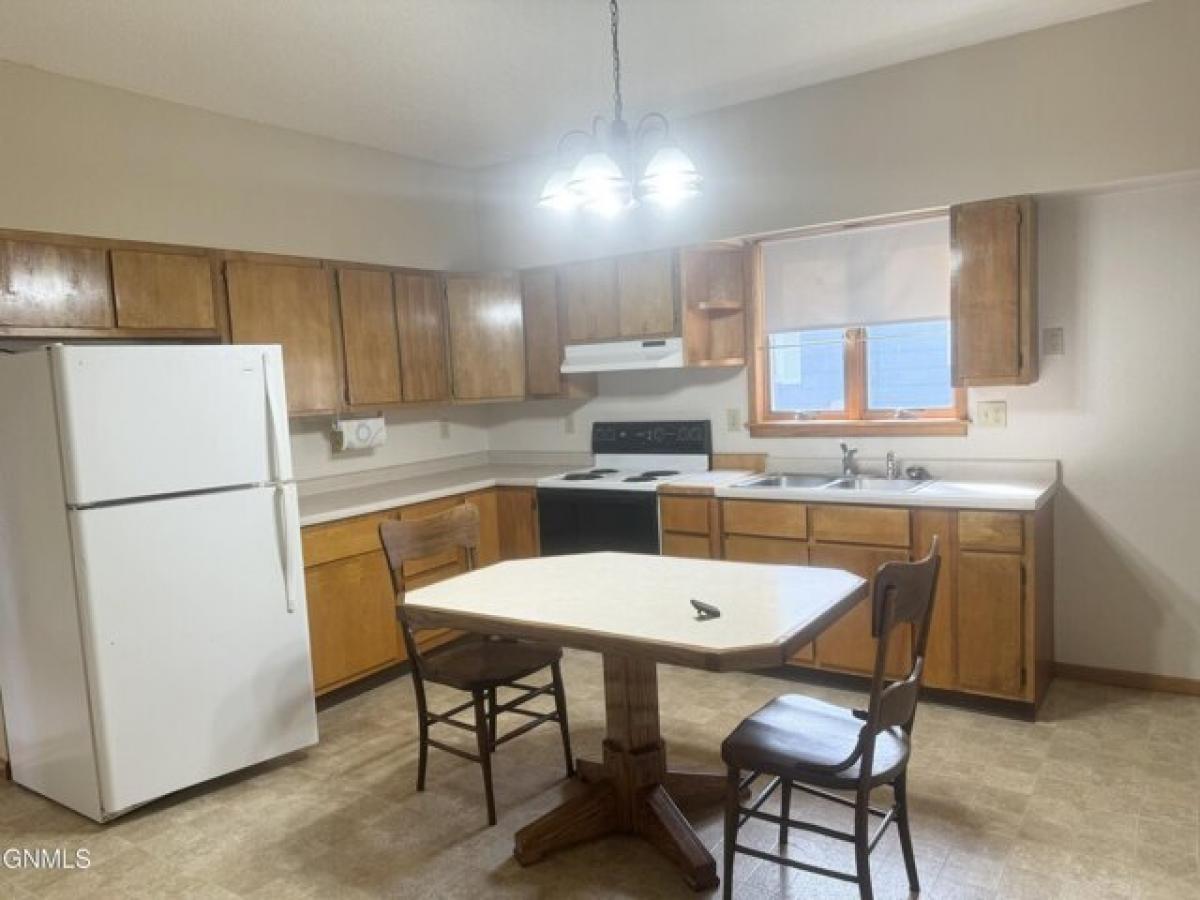 Picture of Home For Sale in Wilton, North Dakota, United States