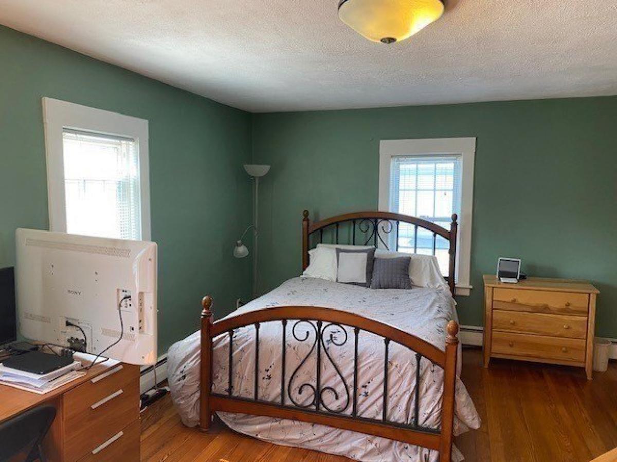 Picture of Home For Sale in Framingham, Massachusetts, United States