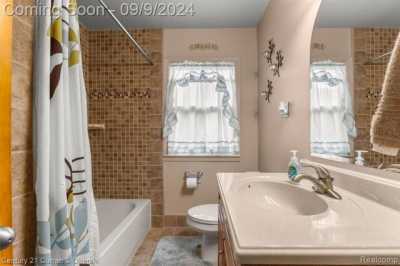 Home For Sale in Southgate, Michigan