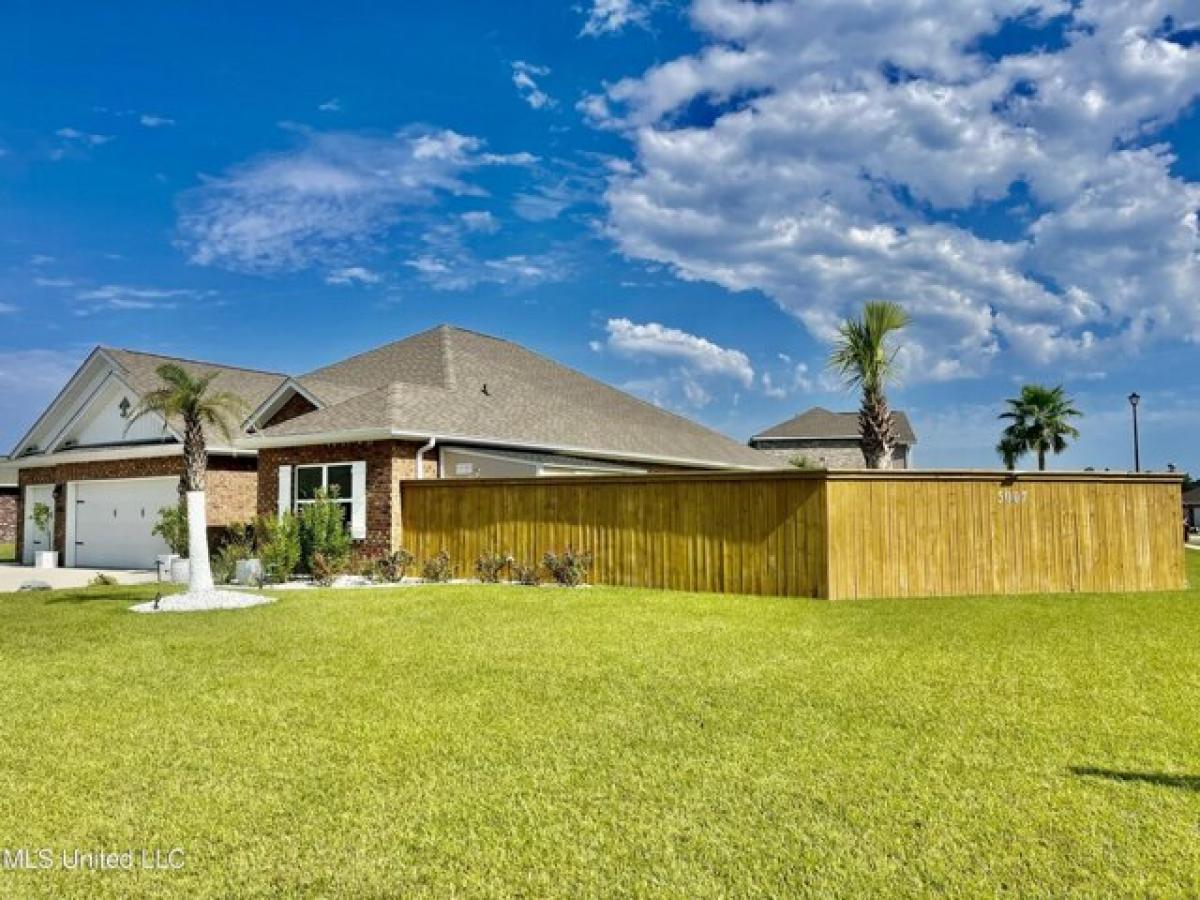 Picture of Home For Sale in Long Beach, Mississippi, United States