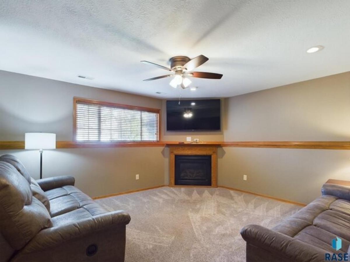 Picture of Home For Sale in Brandon, South Dakota, United States