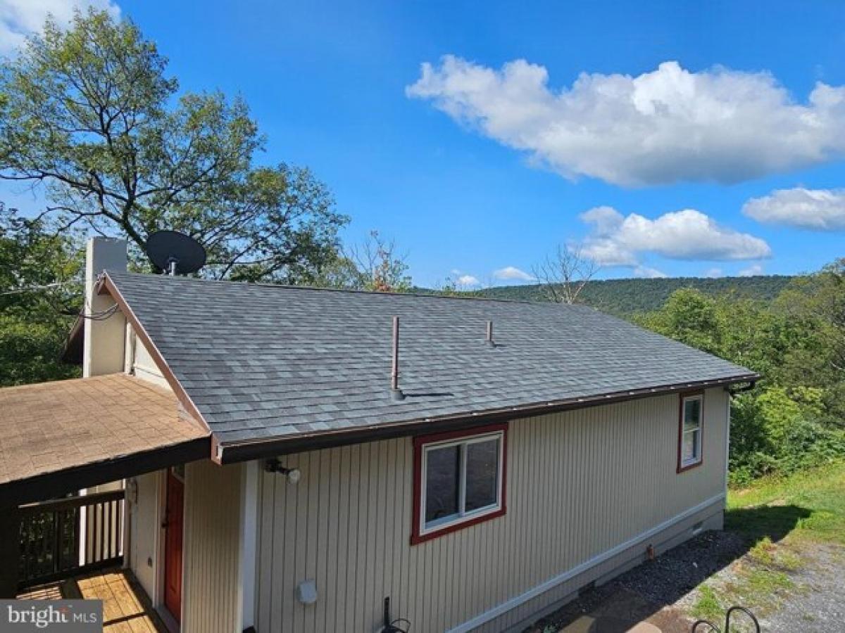 Picture of Home For Sale in Hedgesville, West Virginia, United States