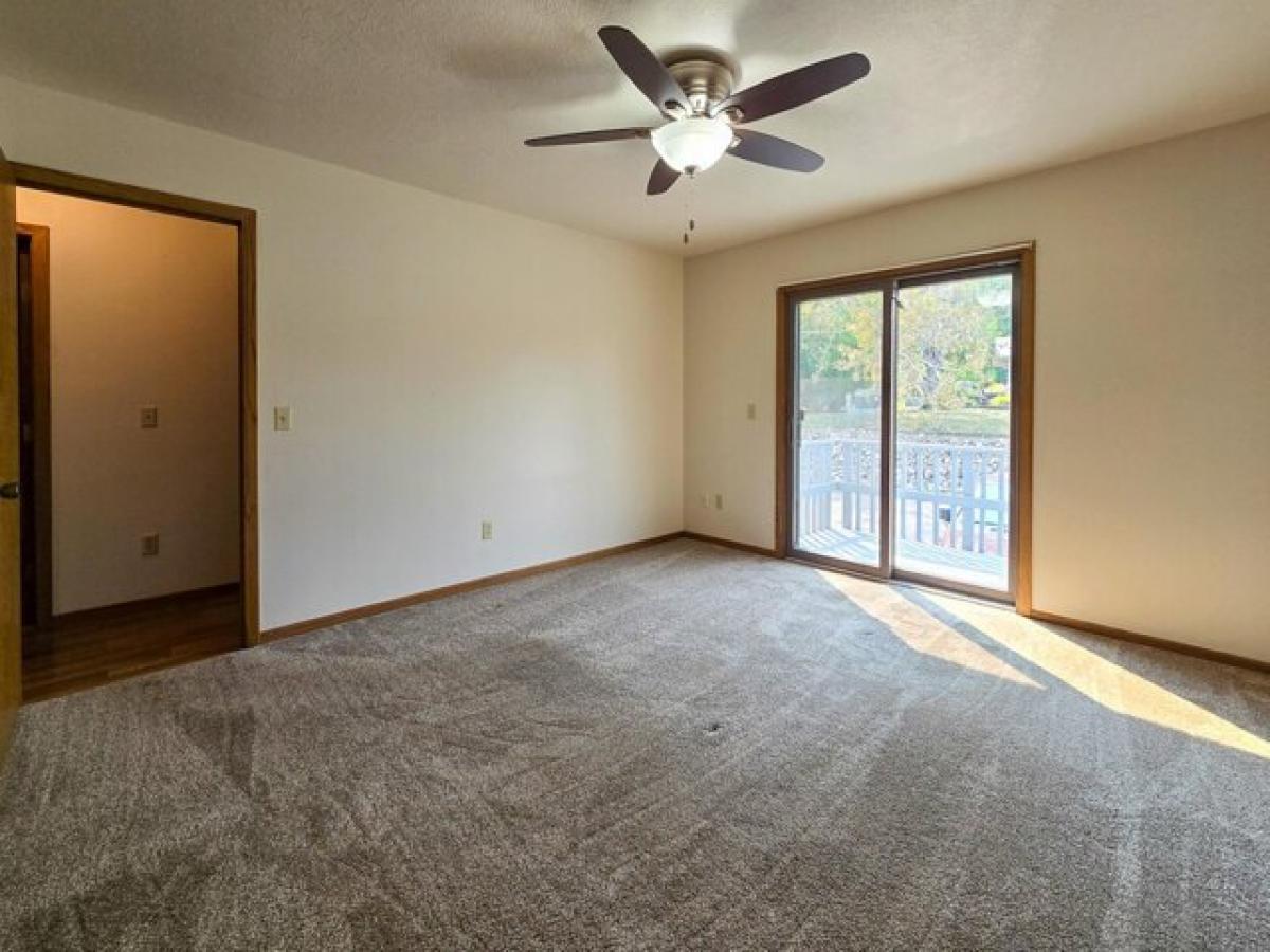 Picture of Home For Sale in Minot, North Dakota, United States