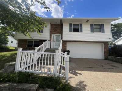 Home For Sale in Davenport, Iowa