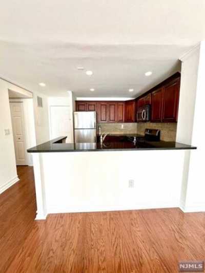 Home For Rent in Edgewater, New Jersey