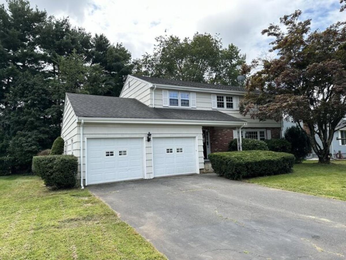 Picture of Home For Sale in West Hartford, Connecticut, United States