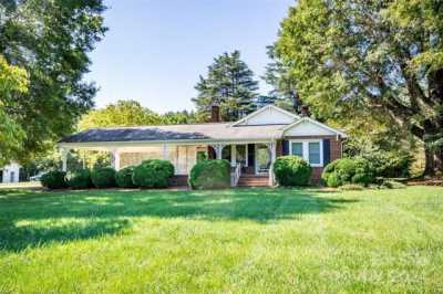 Home For Sale in Statesville, North Carolina