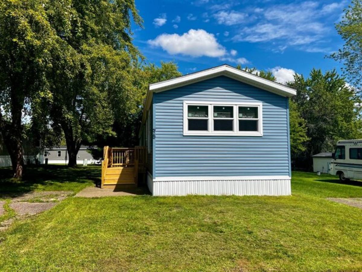 Picture of Home For Sale in Eau Claire, Wisconsin, United States