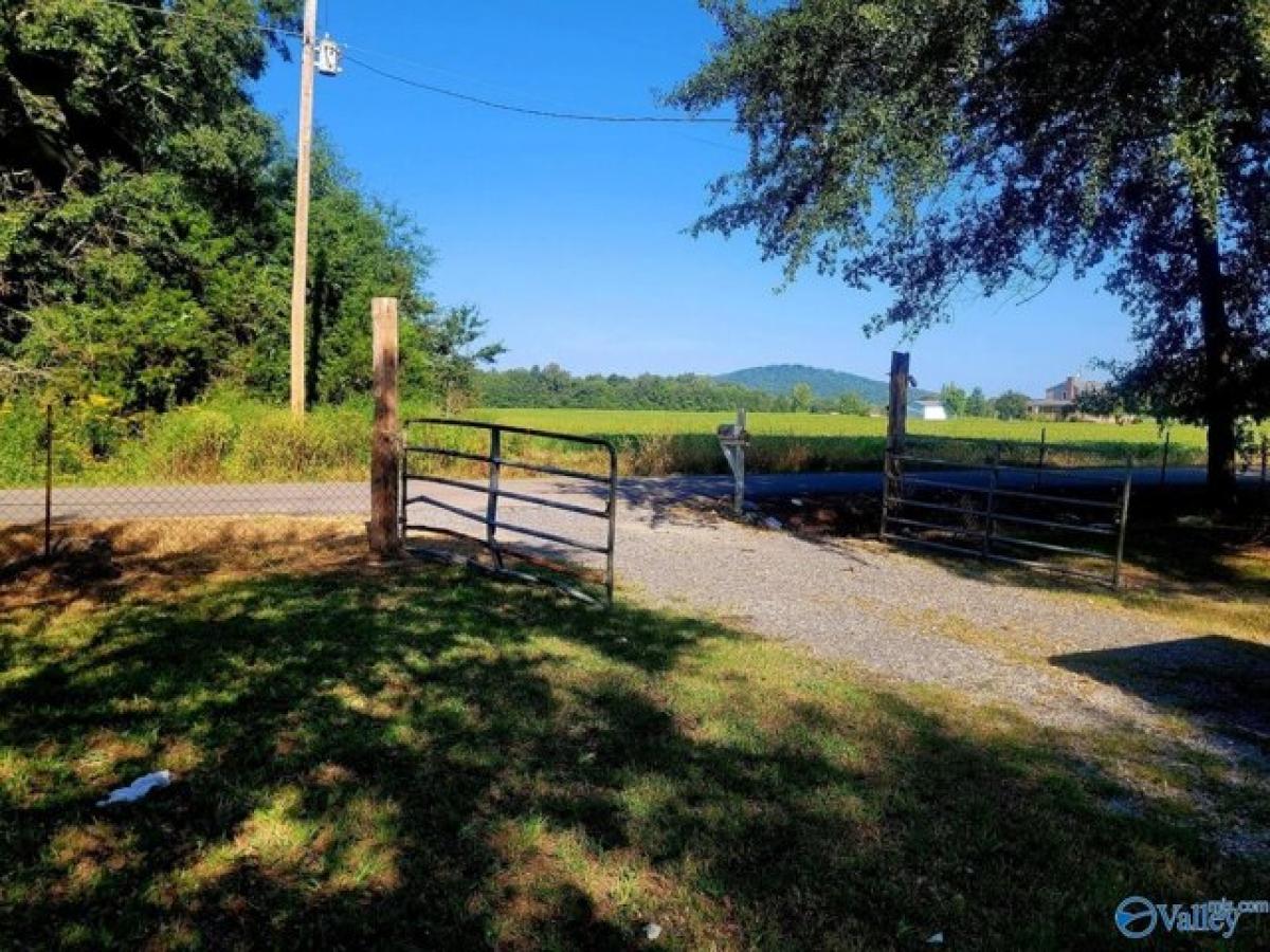 Picture of Home For Sale in New Hope, Alabama, United States