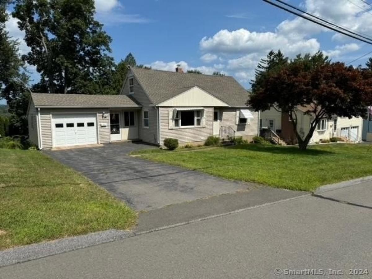 Picture of Home For Sale in Plymouth, Connecticut, United States