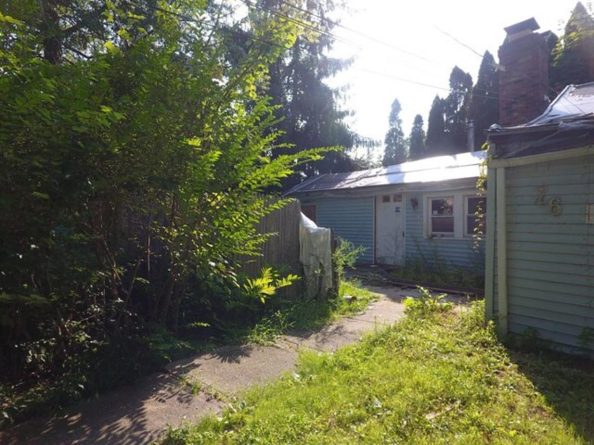 Picture of Home For Sale in West Haven, Connecticut, United States