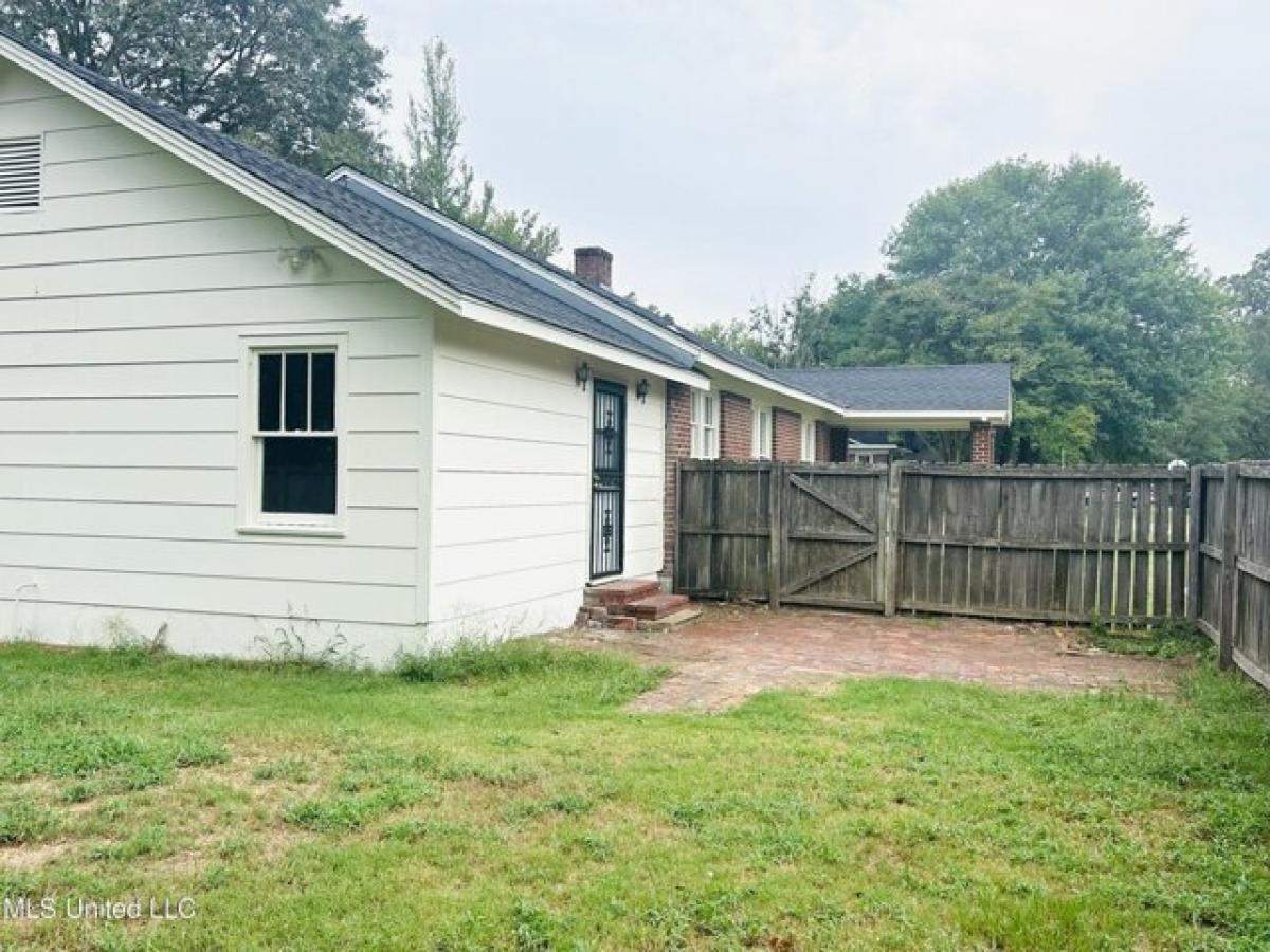 Picture of Home For Sale in Greenwood, Mississippi, United States