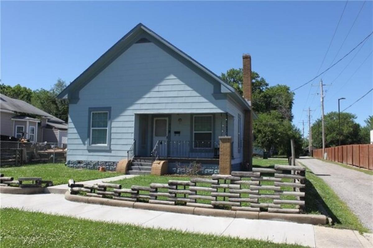 Picture of Home For Sale in Pittsburg, Kansas, United States