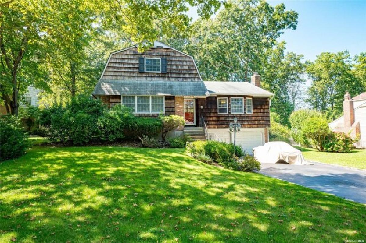 Picture of Home For Sale in Kings Park, New York, United States