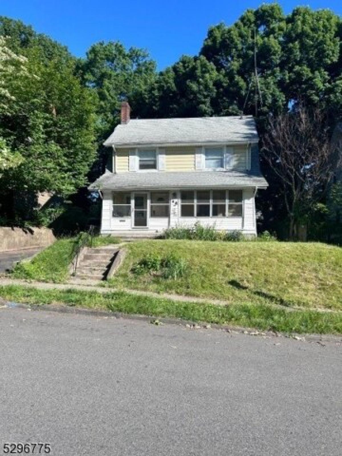 Picture of Home For Sale in East Orange, New Jersey, United States