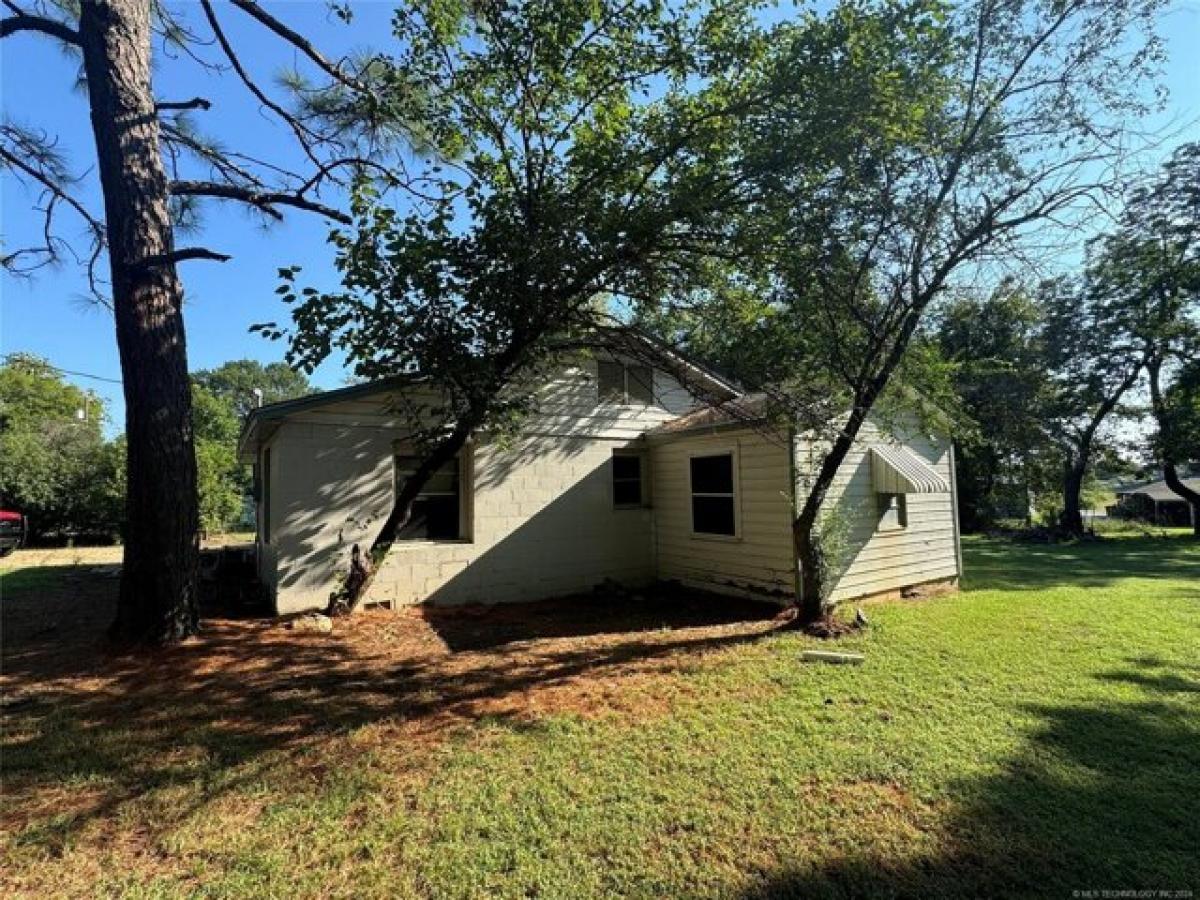 Picture of Home For Sale in Sallisaw, Oklahoma, United States