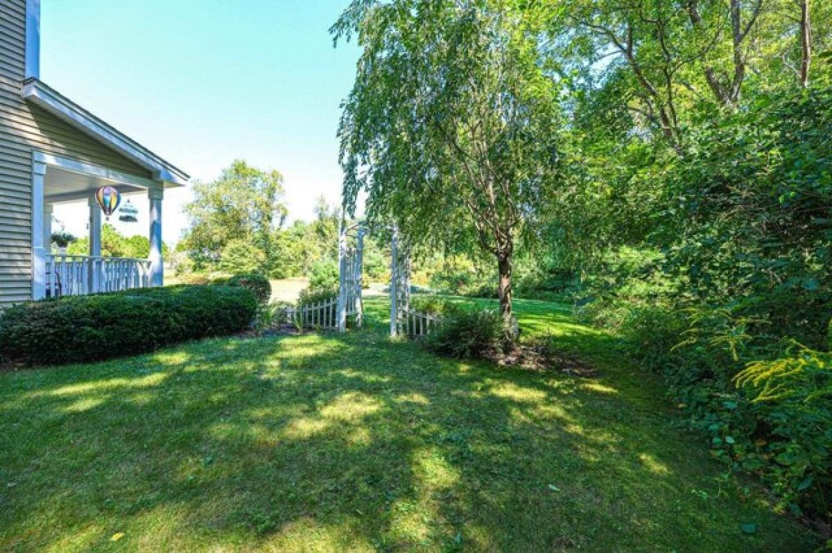 Picture of Home For Sale in Epsom, New Hampshire, United States