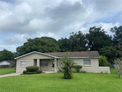 Home For Sale in Deland, Florida